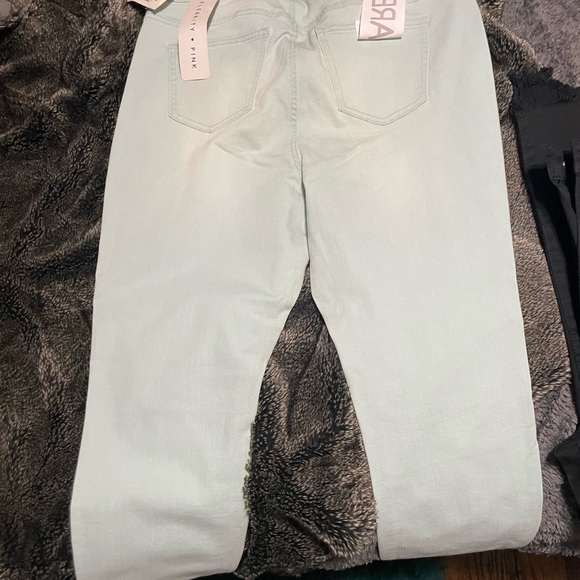 Celebrity pink jeans - Picture 3 of 4